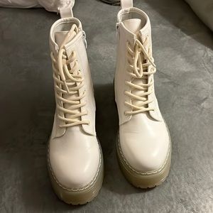 Steve Madden Betty Boot - Size 6 - White with Zipper (Clear Sole) “LIKE NEW”
